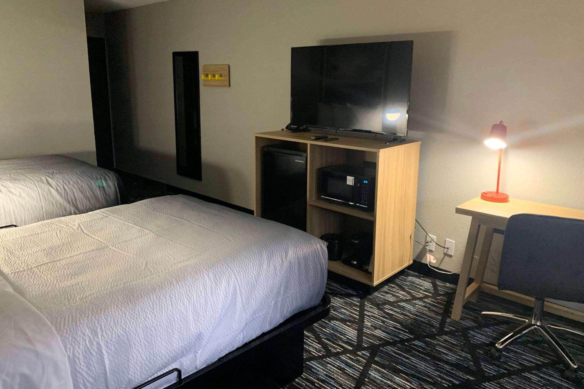 Super 8 By Wyndham Kirksville-University Area מראה חיצוני תמונה